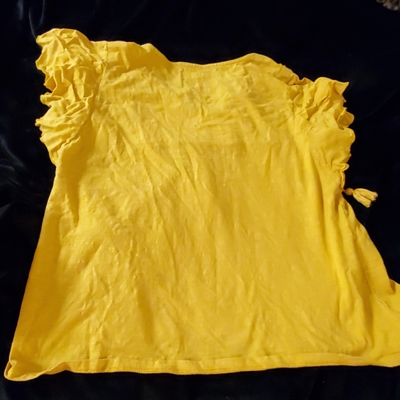 Mustard yellow top. - Picture 4 of 4